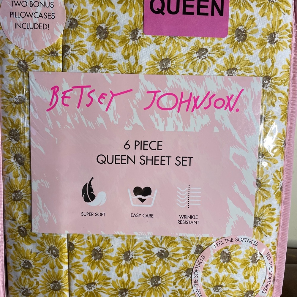 Betsey Johnson 6 piece Queen sheet set - Sunflower